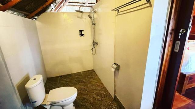 Three Queen Villa And Homestay Waikabubak Exterior photo