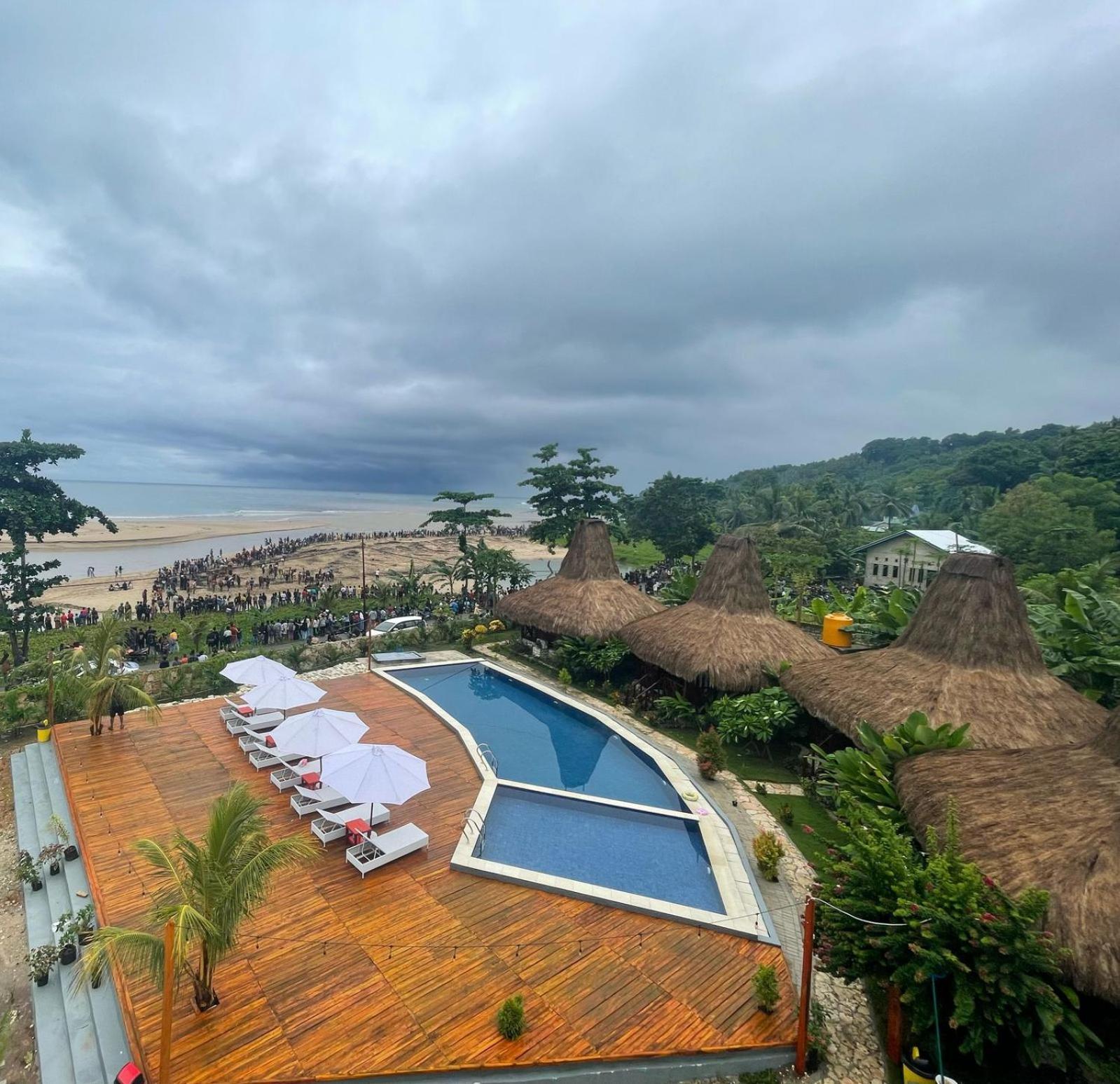 Three Queen Villa And Homestay Waikabubak Exterior photo